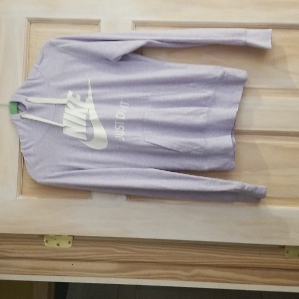 Nikes Women’s Hooded Shirt Size (M)